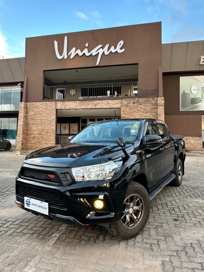 2018 TOYOTA HILUX BLACK